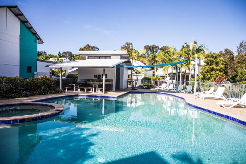 2 Bedroom Ground Level Villa In Tropical 4* Resort Noosaville Extérieur photo
